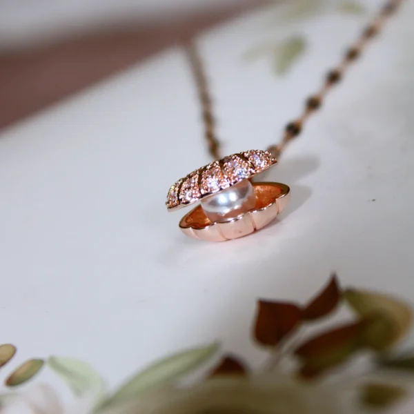 Kyrin Anti Tarnish Rose Gold Pearl Shell Pendant Chain - Image 4
