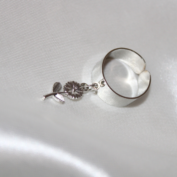 Kyrin Silver Flower Ring - Image 3