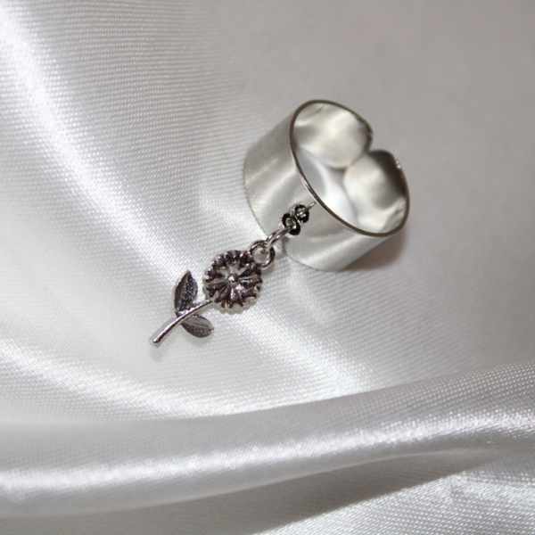 Kyrin Silver Flower Ring - Image 2
