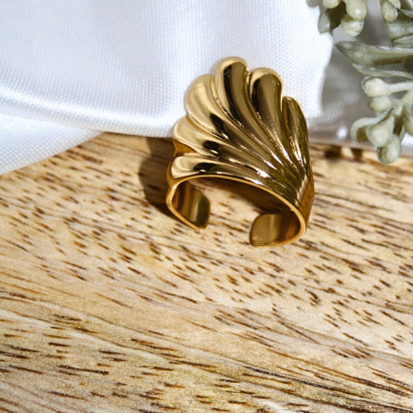 Kyrin Anti Tarnish Gold Chunky Ring - Image 2