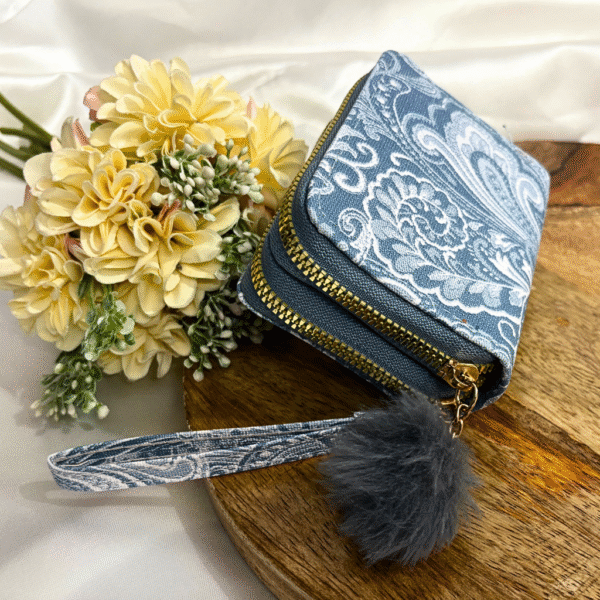 Kyrin Blue And White Wallet - Image 2