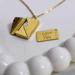 Kyrin Anti Tarnish Gold Magnetic Envelope Pendant Chain