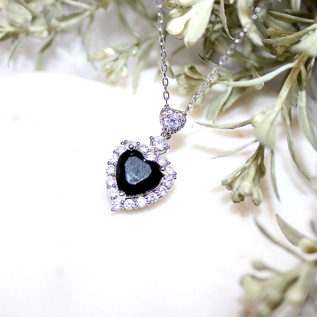 Kyrin Elegant Black Heart Crystal Necklace with Silver Halo – Romantic Pendant Jewelry for Women - Image 5
