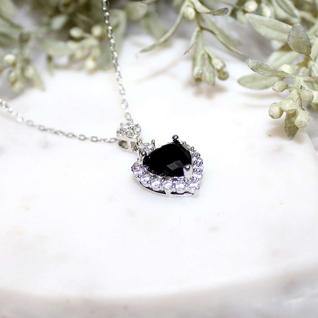 Kyrin Elegant Black Heart Crystal Necklace with Silver Halo – Romantic Pendant Jewelry for Women - Image 2