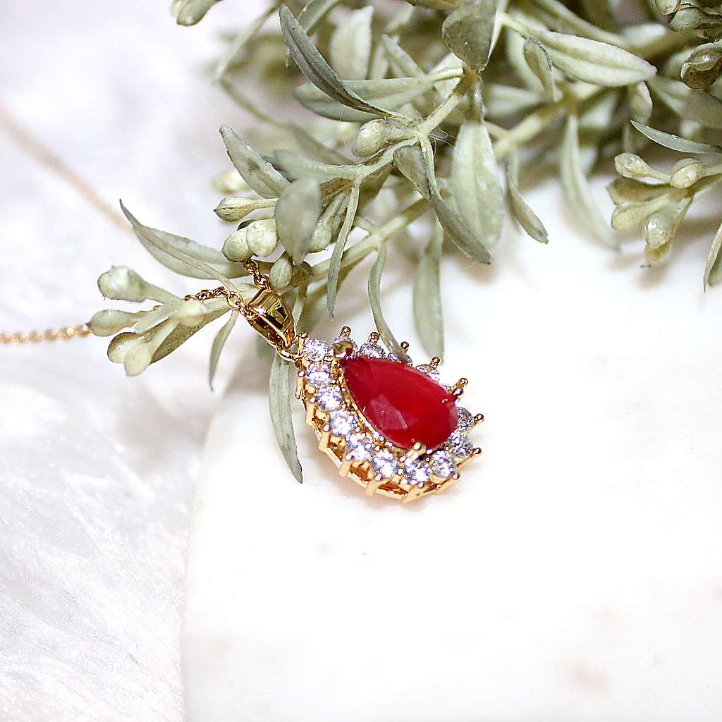Kyrin Red Teardrop Crystal Gold Pendant Necklace - Image 3